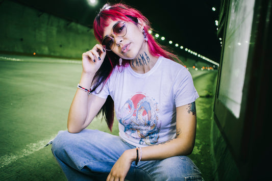 Playera "Dragon Koi" color blanco corte para mujer