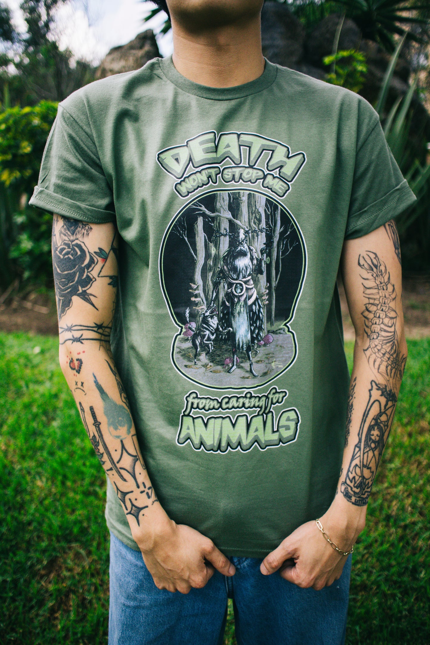 Playera "Zombie Druid" color verde militar