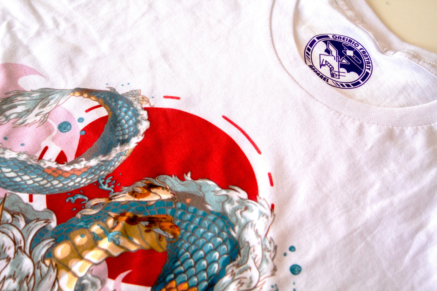 Playera "Dragon Koi" color blanco
